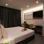 B&B White Luxury