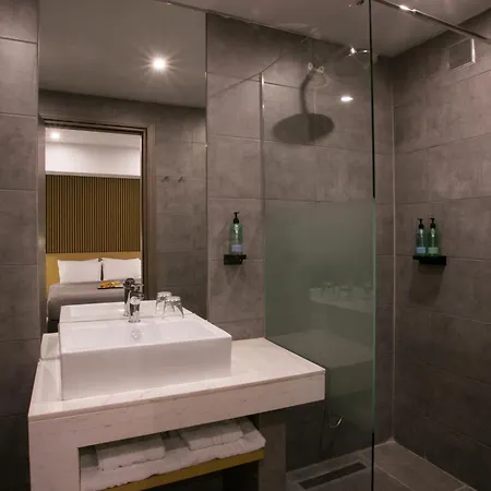 White Luxury 4*
