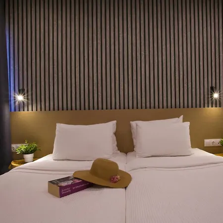 White Luxury 4*