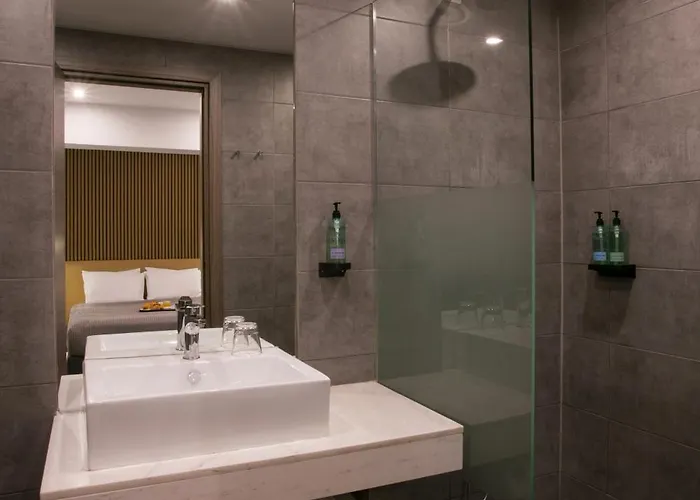 White Luxury 4*