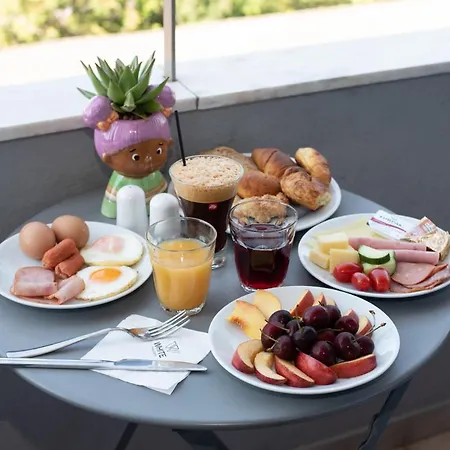 White Luxury Oda ve Kahvaltı Selanik