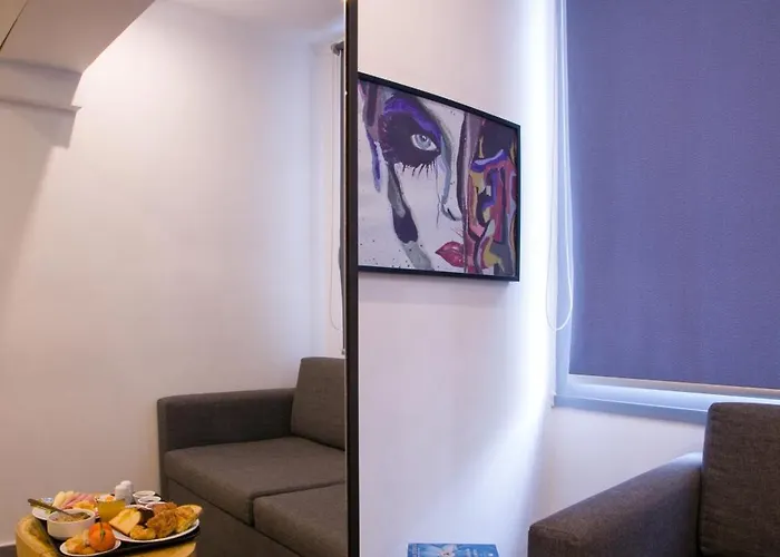 White Luxury Bed and breakfast