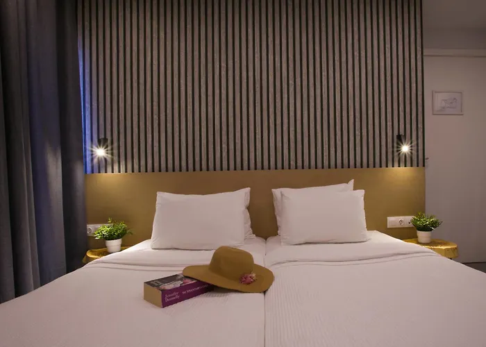 White Luxury 4*